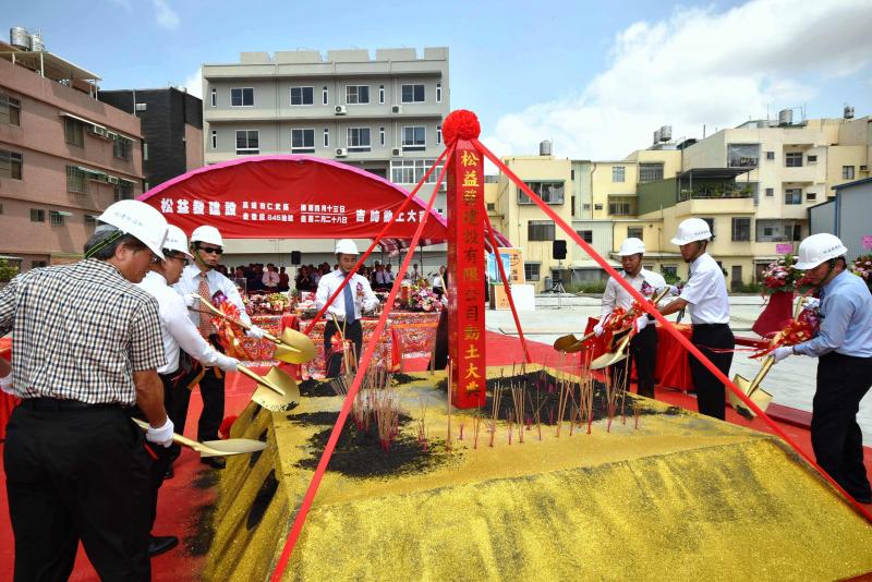 松益發建設仁武大正一街超高層首購大樓案，今(13)日上午吉時動土，規劃樓高24層的137戶2、3房產品，訴求大量採用石材與外觀Art Deco風格