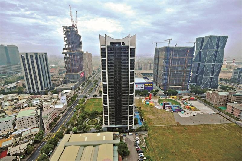 政府大力推動亞洲新灣區建設計劃，重大建設陸續完工，刺激景觀豪宅大樓市場逐漸加溫。
