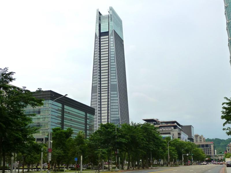 商仲觀察，台北市新增商辦幾無供給，商辦買賣選擇不像住宅那麼多，優質商辦在市場一戶難求，有錢也買不到。