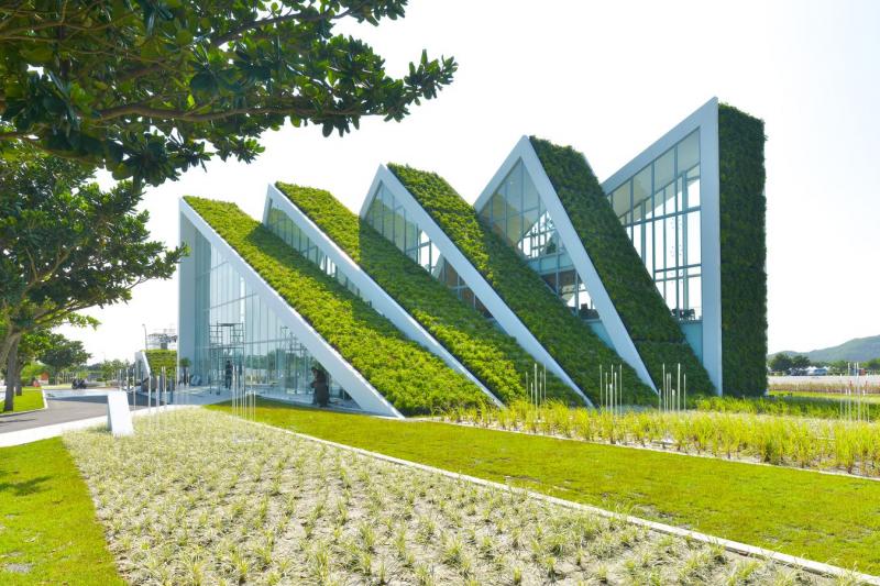 台創花蓮「新天堂樂園」當中影城將由威秀影城經營，雙方已完成簽約，圖為接待會館。(台開提供)