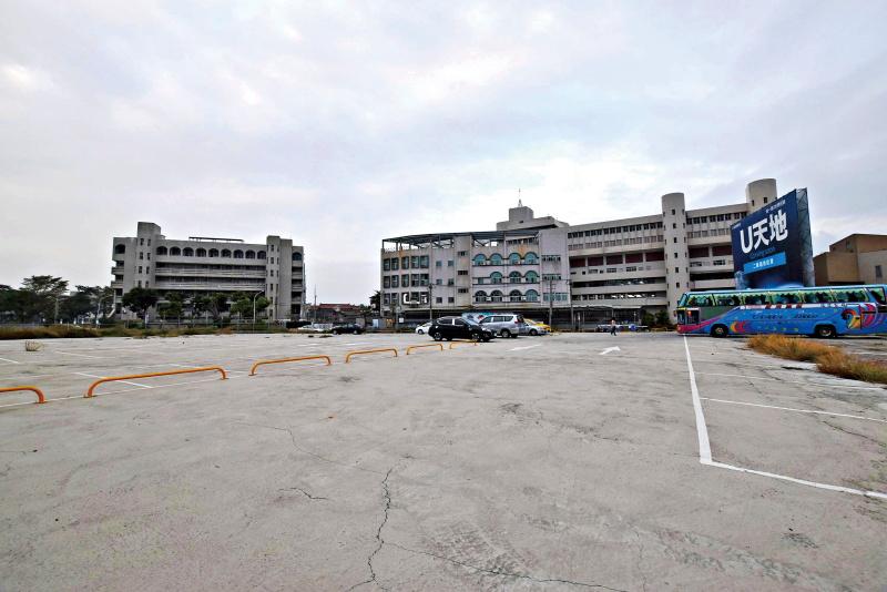 華友聯集團預計於明年5、6月份進場的「華友聯U天地」預售大樓案基地，坐擁優質景觀與鄰近鐵路地下化內惟站約800公尺優勢。