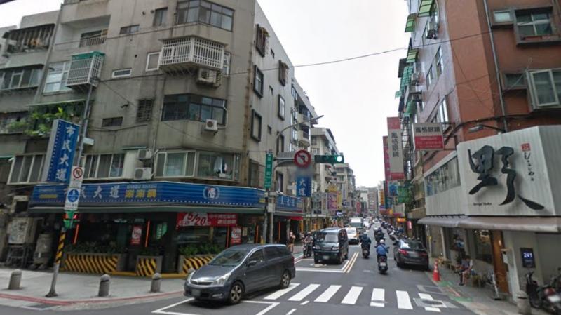 北市延吉街鄰近東區的27坪店面，實價揭露出現持有5年慘賠近千萬元交易。(圖/翻攝自Google街景)