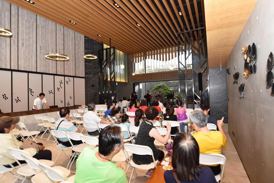 皇裕建設在小港國中旁的「觀雲2期」高質感大樓新成屋案，已售7成正陸續進行交屋，特別在兒童節假期，利用社區飯店式挑高門廳，延請弦音樂團舉辦幸福成家音樂會，讓住戶親子同樂。