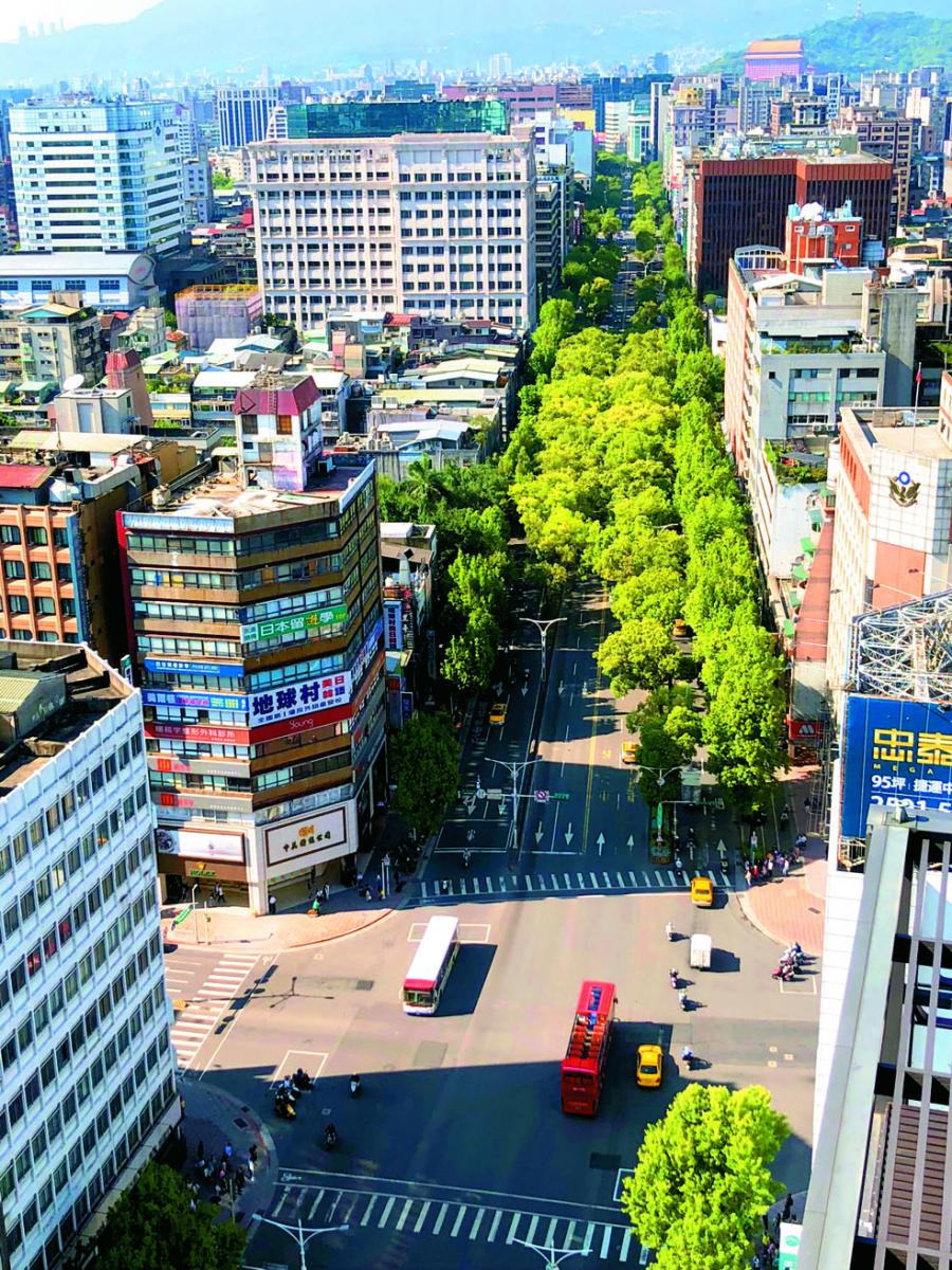 中高樓層視野良好，可鳥瞰林蔭大道，還可遠眺台北101。