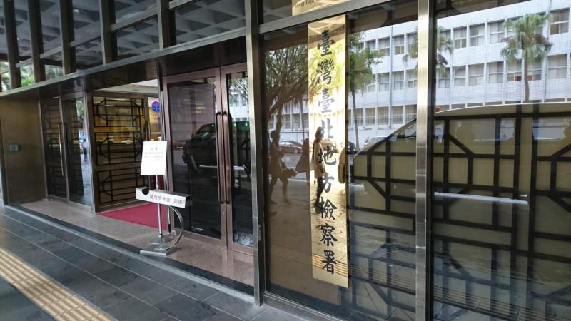 建築界聞人、殯葬大亨邱名福控生意夥伴侵占2億元，台北地檢署今指揮刑事局發動搜索。（記者黃捷攝）