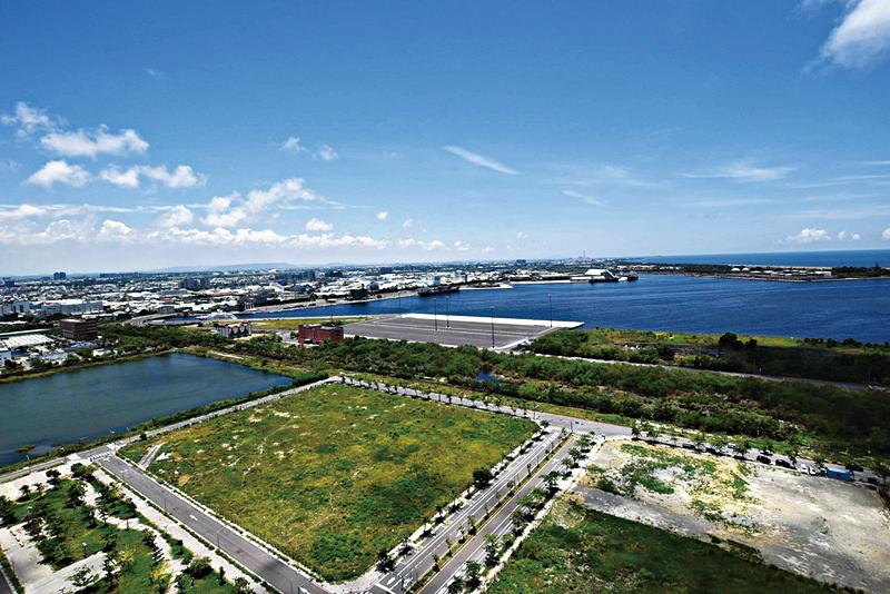 政府與民間積極開發安平港區，遊艇城與碼頭持續建設，讓區域房市發展加速。