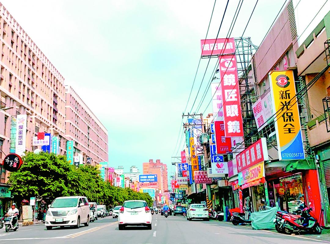 光復路商圈店家林立，生活採買無虞。