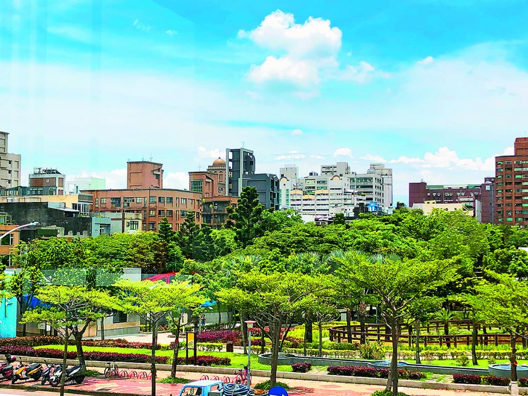 「亞昕向陽」部分戶別面萬坪朝陽公園，景觀視野佳。