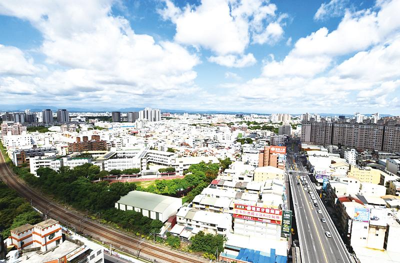 台南市立總圖生活圈，坐擁綠地環境與成熟商圈優勢，並在市立總圖與永康創意園區重大建設推動下，區域房市高速成長，成為高質感大樓推案新重鎮。