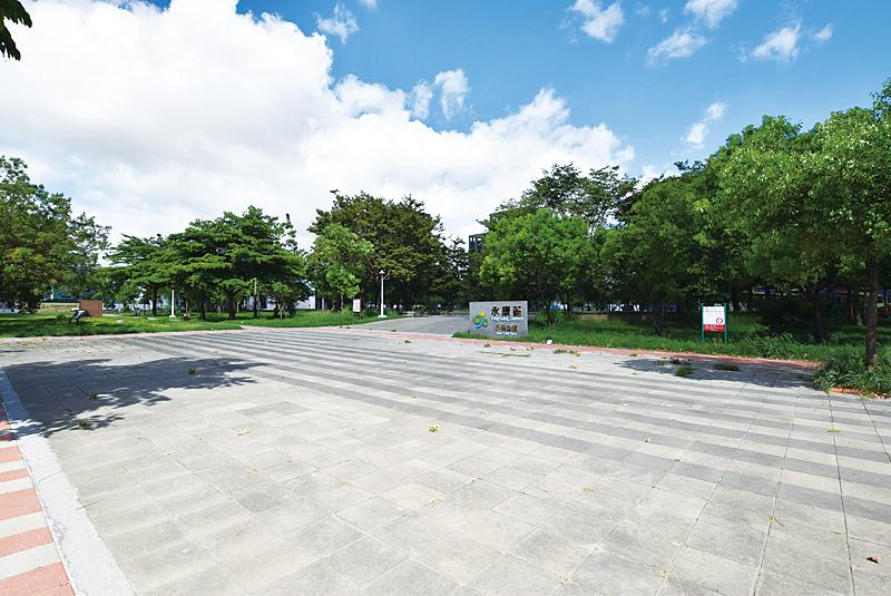 廣達7千坪的小橋公園，提供居民充裕休閒活動空間。