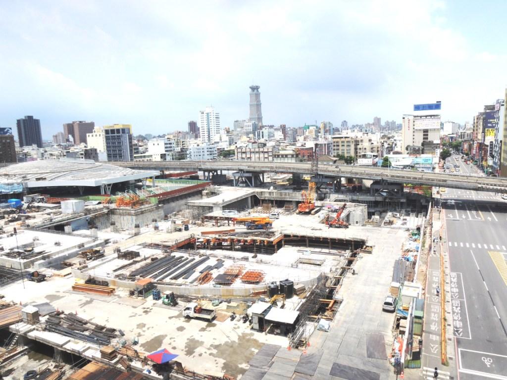 高雄薪火車站區未來發展定位為「高雄之心」，周圍有後驛、建國、長明、高醫大等商圈，開發效益潛力十足。