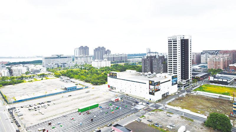 台南市政永華特區生活圈受惠安平港區重大建設，且坐擁綠地環境、市政中心商圈與交通便利條件，帶動商圈穩定成長，成為台南市區景觀大樓產品推案新重鎮。