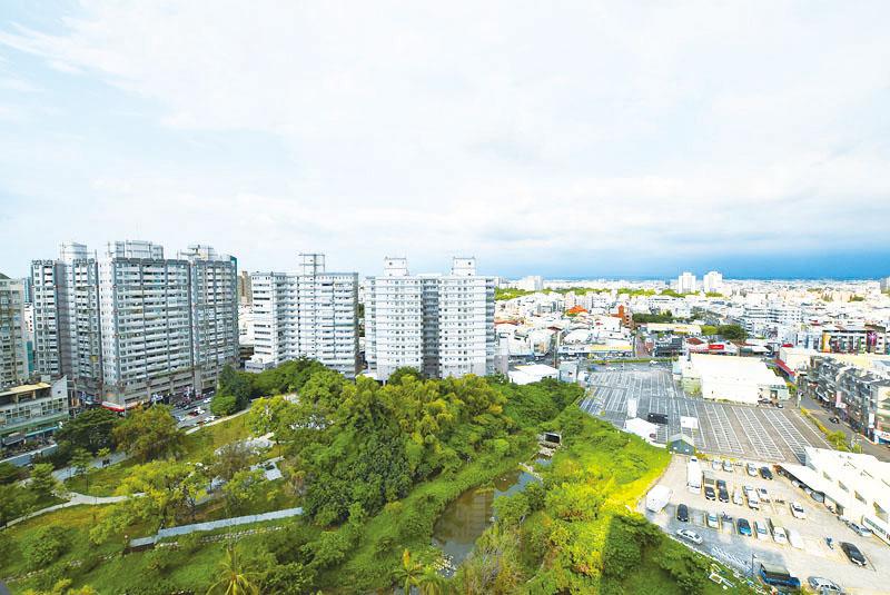 台南市永康中華路生活圈，具備大台南地理核心區段與商圈發展優勢，透過路網串連綠地環境，成為高質感大樓推案重點區。