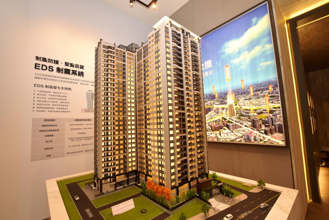 和築建設三民區大豐二路「和築豐光」輕豪宅大樓預售案，強調面對正興國小校園優勢賞景條件，與鄰近捷運黃線、輕軌便利交通，銷售率迅速突破5成。