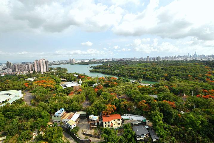 澄清湖風景區坐擁水岸綠景優質賞景條件，景觀豪宅發展受到市場矚目。