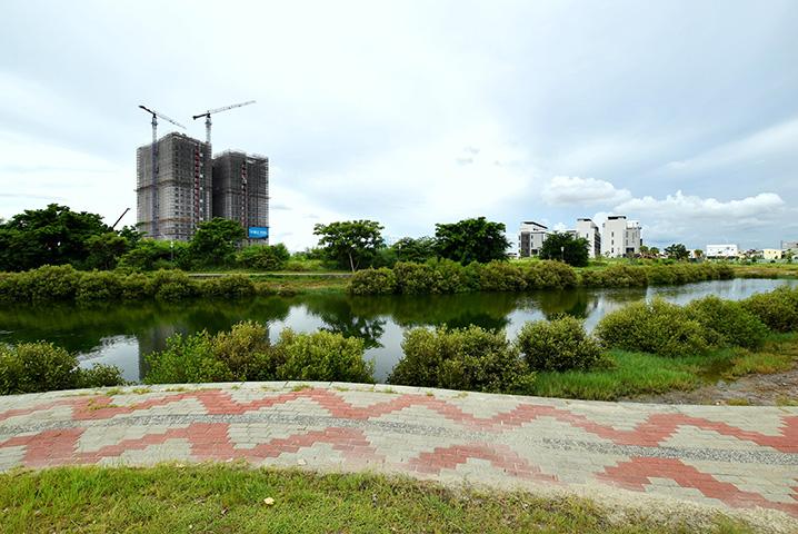 台南市安南區九份子重劃區，為市府積極開發的低碳示範社區，優美水岸環境，帶動景觀宅市場蓬勃成長。