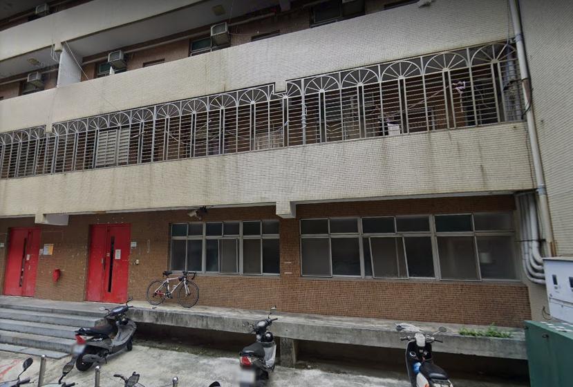位於中山區龍江路384巷的公寓由台灣金聯的子公司「力寶股份有限公司」以4.8億元拍下。(圖/翻攝自Google街景圖)