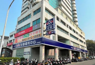 量販賣場當好房客  南部店面出售更好賣