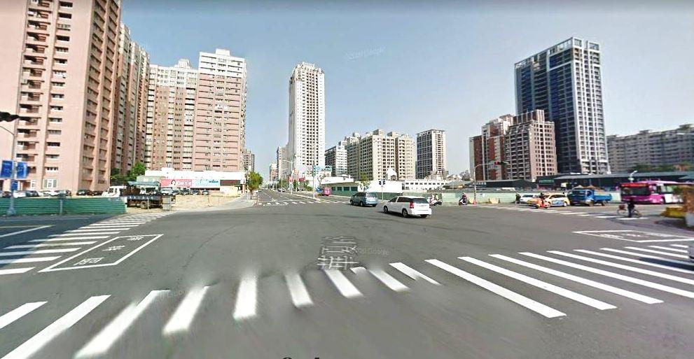 高雄市政府經發局為活化11處目前閒置的公有市場用地，市場用地分布於岡山、楠梓、橋頭、仁武、左營、鳳山、前鎮等7區共11處，合計面積逾萬坪，若順利標出將有利帶動地方繁榮。（圖：翻攝Google街景）