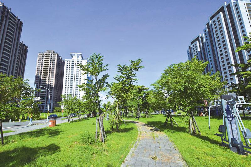 台南安平港灣旁的國平重劃區，坐擁公園綠地與海景，帶動景觀大樓市場蓬勃成長。