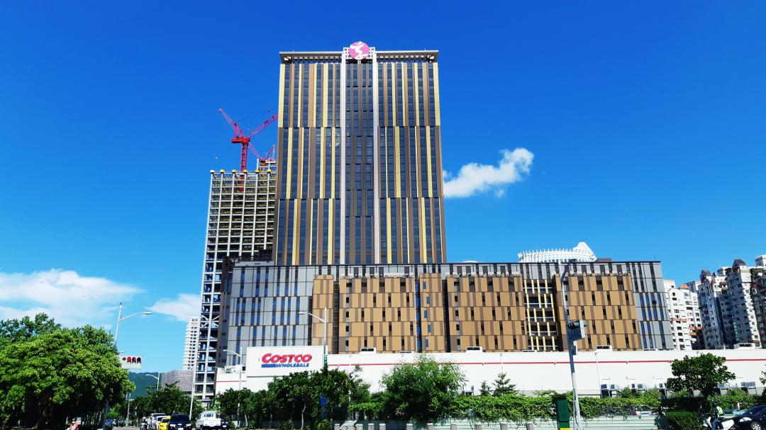 「好市多大順店」，除了賣場機能優勢，周邊還有義享天地、輕軌二期等建設題材推動，更成為房價唯一飆上2字頭的商圈，漲幅達25％。