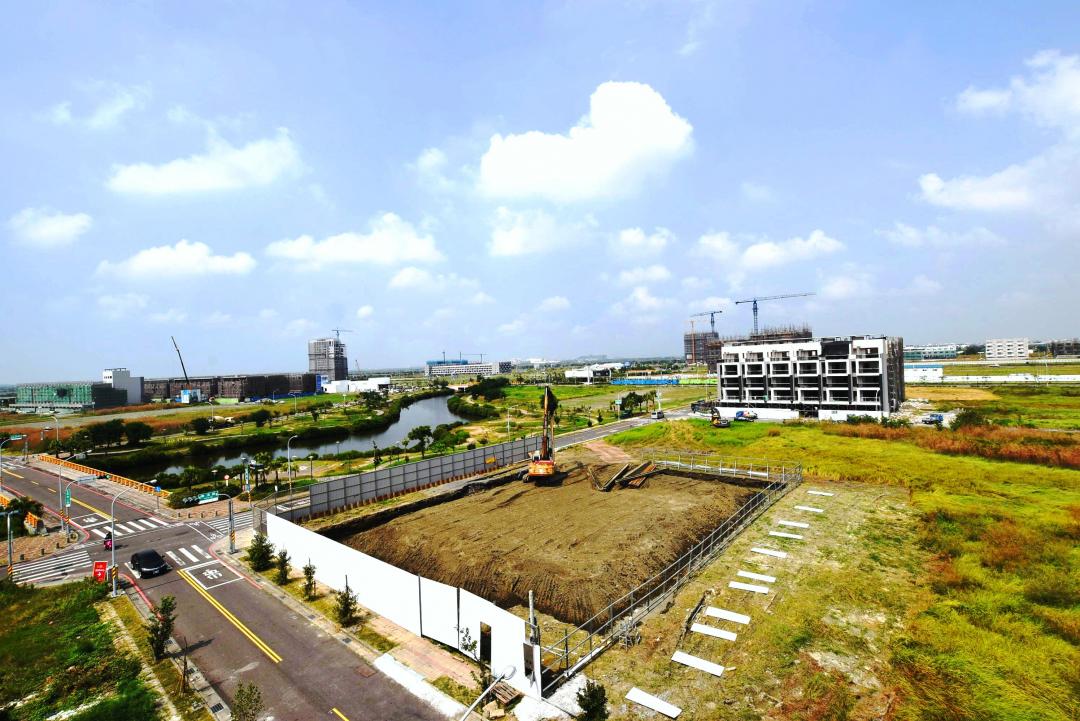 九份子市地重劃區等建設計畫帶動地方發展，市府投注各項教育、交通、治水、文化等建設，成為民眾選擇移入區域之首選。