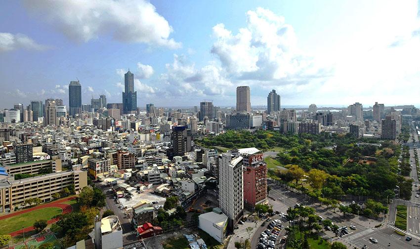 重大建設持續推動，造成南部今年房市熱度大增，市場投機風氣再起，讓政府打炒房動作加大，但相關配套修訂尚未完善，卻也影響許多合法經營的中小建商，經營備感困難。