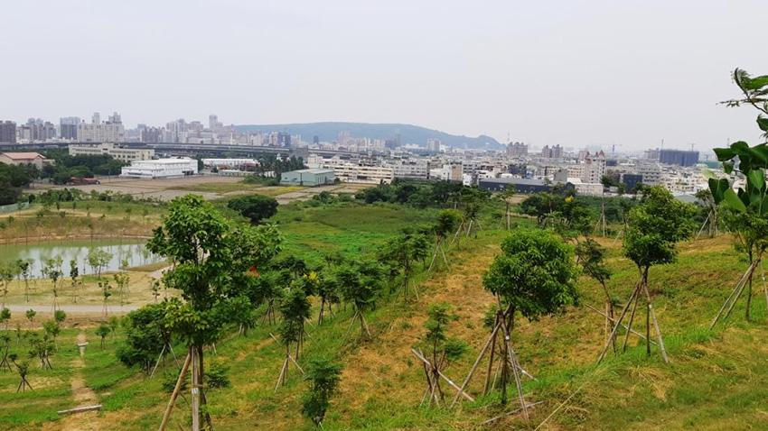 高市仁雄生活圈，坐擁綠地環境、快速路網與成熟商圈優勢，成為景觀大樓推案新重鎮。