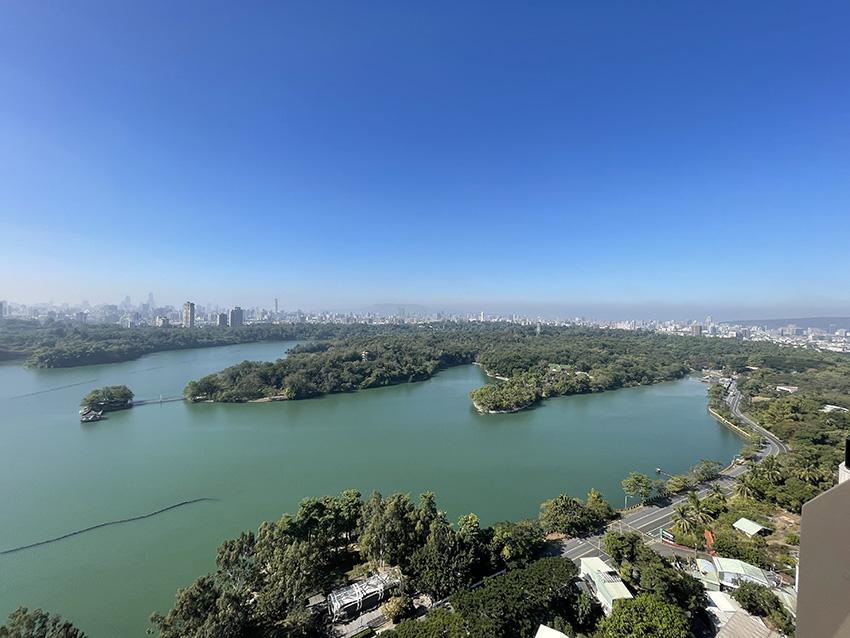 生活圈鄰近澄清湖風景區，優質綠意環境特色，吸引高素質買家進駐。