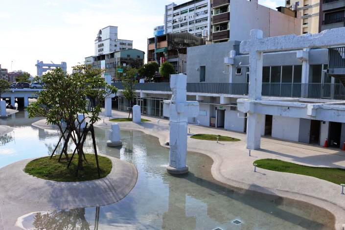 台南市中西區河樂廣場，目前不僅是台南市區最大的親水廣場，也成為台南當地觀光旅遊的熱門打卡景點，台南市府將以促參OT方式委託民間進行營運，委外年期10年，最低投資金額為新台幣550萬元。（圖：台南市府提供）