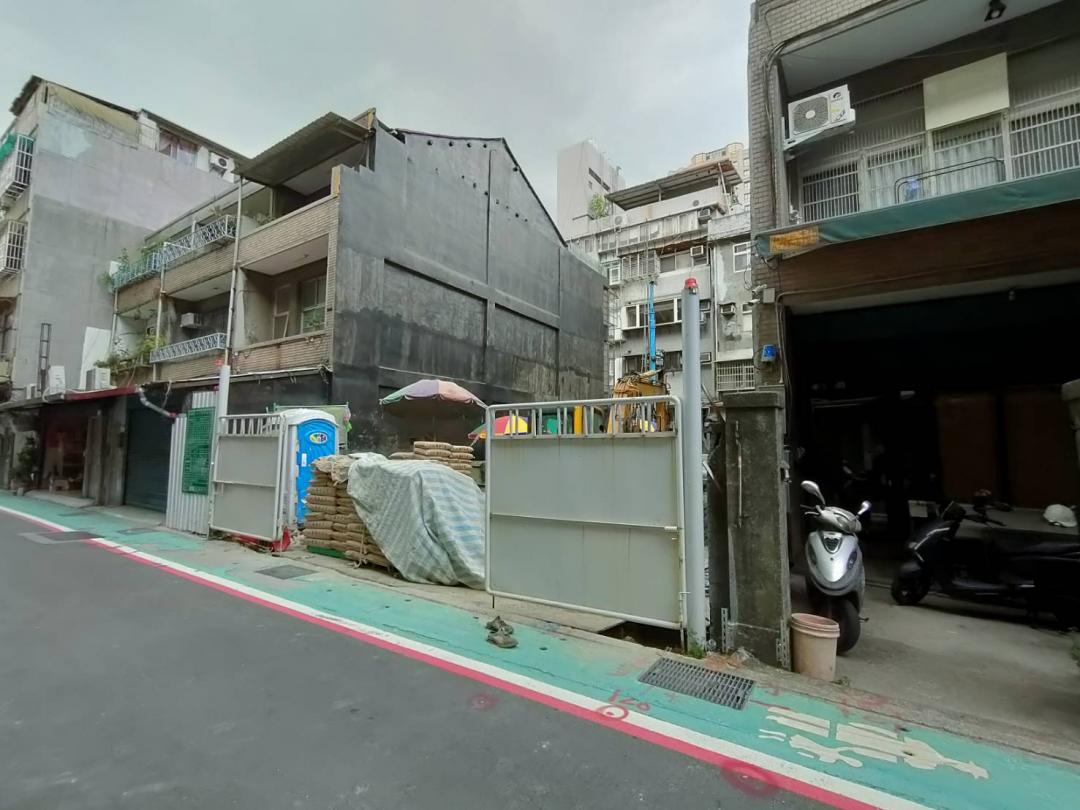 今年上半年平均每10間拆除的房子中，就有4間是在台北市，但台北市建照量卻是六都最低。（信義房屋提供）
