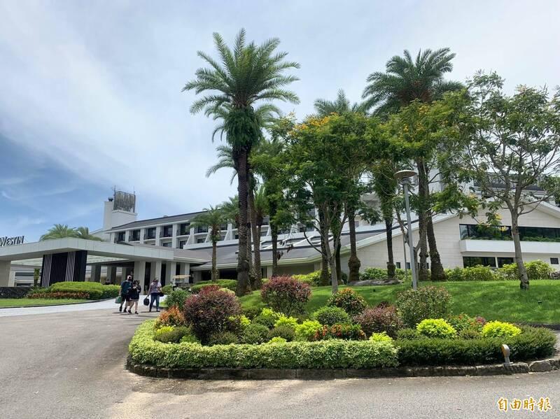 「桃園大溪笠復威斯汀度假酒店」標售案，最終以流標收場。（記者李容萍攝）