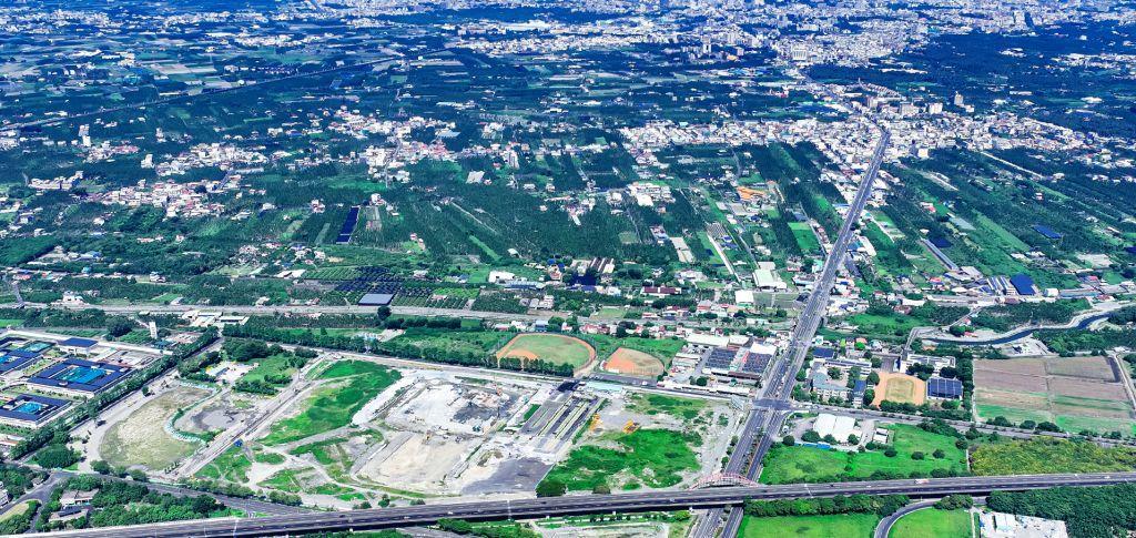 位於原麟洛運動公園的屏東縣政府重大縣政計畫「屏東縣健康產業園區」，鄰近國道3 號麟洛交流道及台1 線等主要幹線，總開發面積約23 公頃。（圖:業者提供）