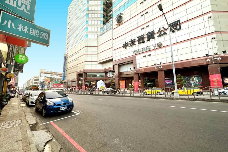 透過育德園道串連中友百貨商圈，食衣住行育樂皆便利。