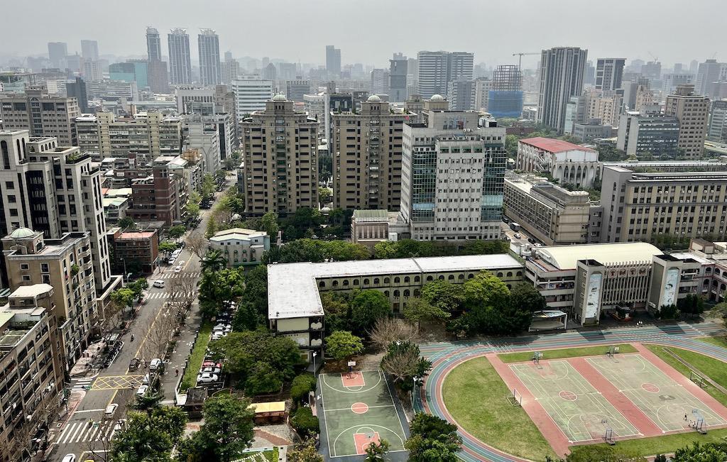 房屋和土地若各別贈與給子女，恐無法再適用地價稅自用住宅稅率。