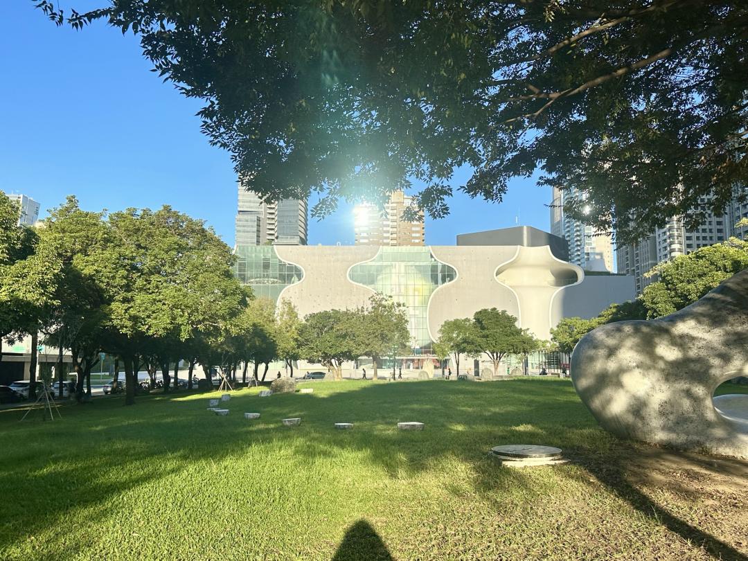 國家歌劇院、夏綠地公園為區域地標。