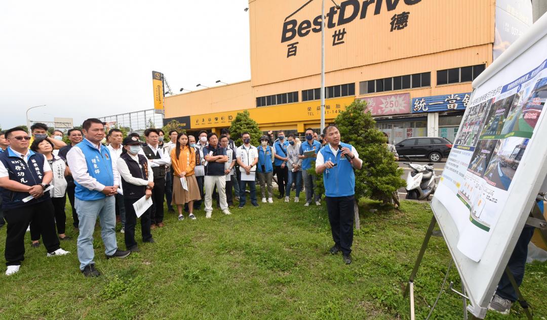 苗栗縣政府邀高公局和各局處共同會勘，希望增設北上匝道車道，高公局表示同意配合辦理。（苗栗縣府提供）