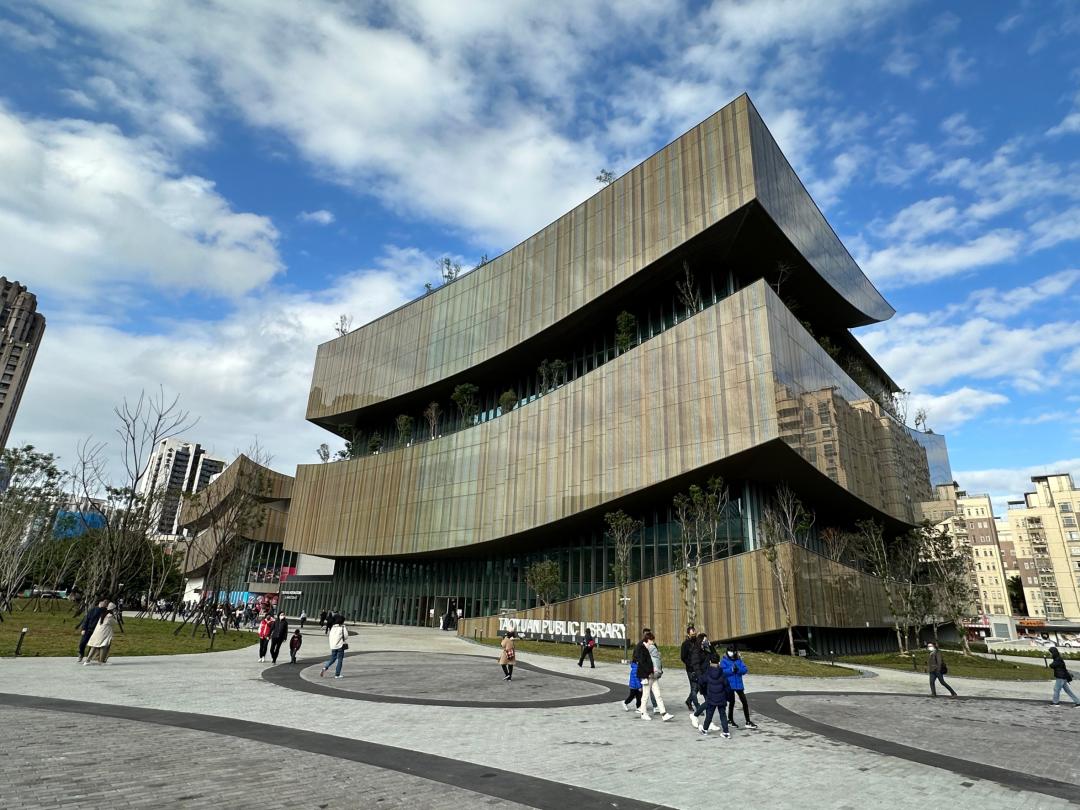 桃園、新竹、台中、高雄的圖書館總館都有國內外大師團隊合作規劃，結合綠意環保、美學意念。