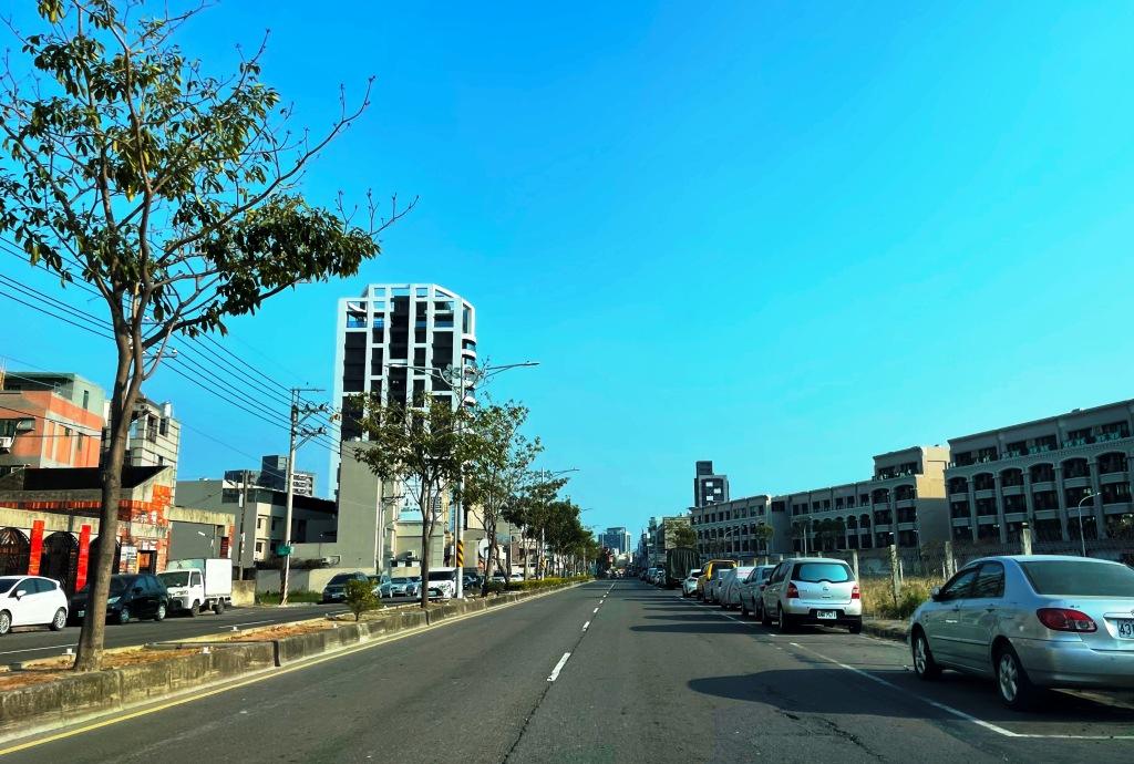 高市仁武八德生活圈，坐擁成熟商圈、便利交通優勢，成為高檔透天規劃新重鎮。