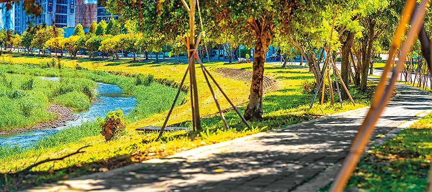 「美術水公園」下樓即享水岸綠意。（海悅國際提供）