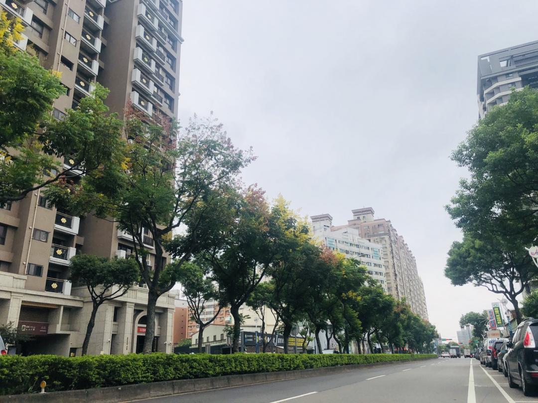 桃園市政府再釋出土地標售，包括中壢運動公園及機場捷運A20站地區區段徵收開發案建地，總計20標共28筆土地，標售底價約24.26億元。（資料照）