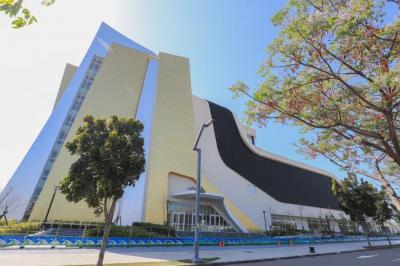 水湳流行影音中心招商 外觀宛如金黃竹筍