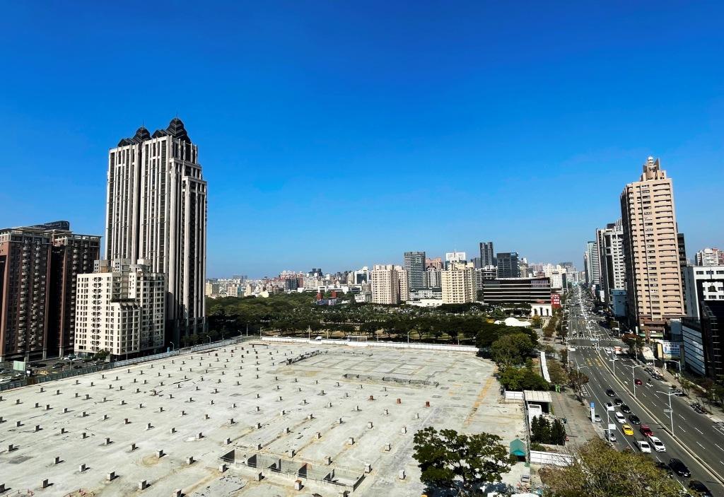 北高雄大順博愛生活圈，坐擁凹子底森林公園萬坪綠地、漢神巨蛋百貨商圈、學區與捷運、輕軌交通優勢條件，成為高質感大樓推案重鎮。