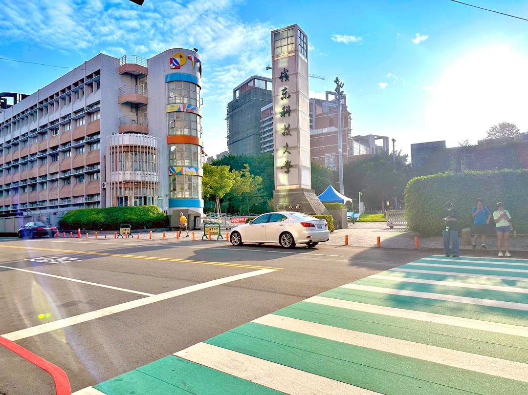 嶺東科技大學週邊生活機能成熟。