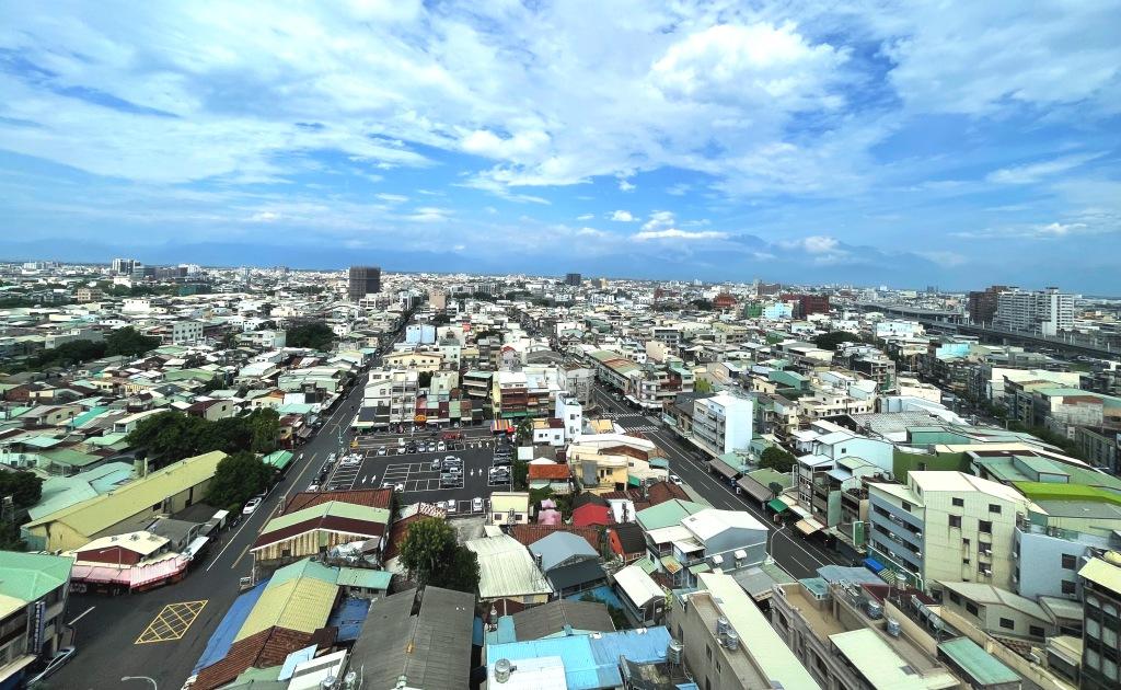 違建車庫須注意也要申報稅籍繳納房屋稅，若一時貪小便宜，日後在房屋稅籍清查時遭查獲，就必須補繳稅金與罰款。