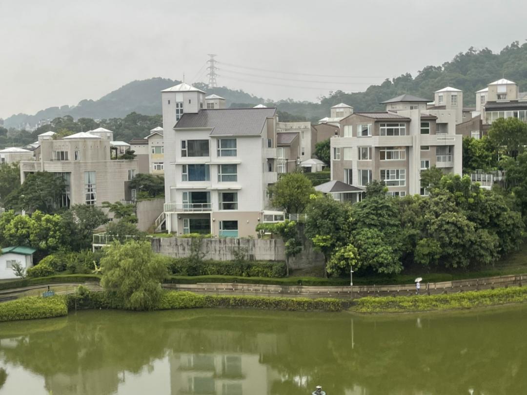 新北市大宅交易十年量縮近九成。(圖/台灣房屋提供)