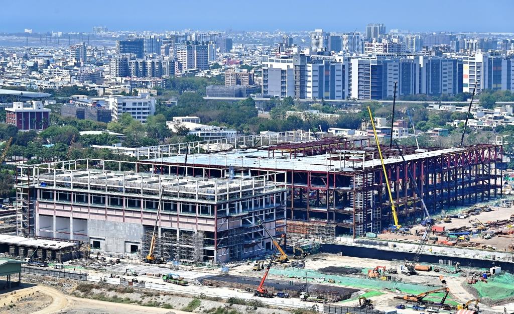 高雄近年受台積電設廠紅利帶旺，房市價量一路上揚，屋齡5年以上的中古大樓，今年Q1平均成交單價來到22.1萬元，相比上一季，才隔三個月時間，每坪均價已增加了1.2萬元。（圖：資料照）