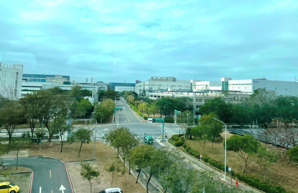 南科效應發威，爭取買盤，建商紛紛針對都會新貴居住需求，提高室內質感與收納機能，有利爭取買家進場。