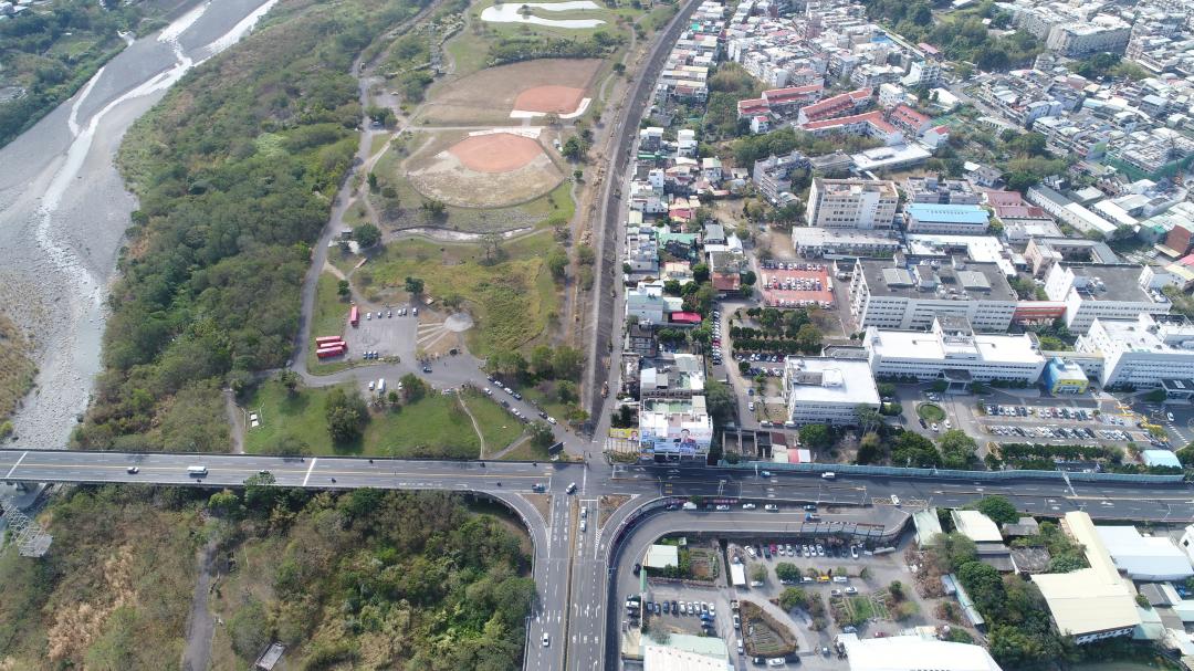 為解決竹東地區假日交通壅塞問題，縣府擬規劃台68線接竹東東峰路。（新竹縣政府提供）