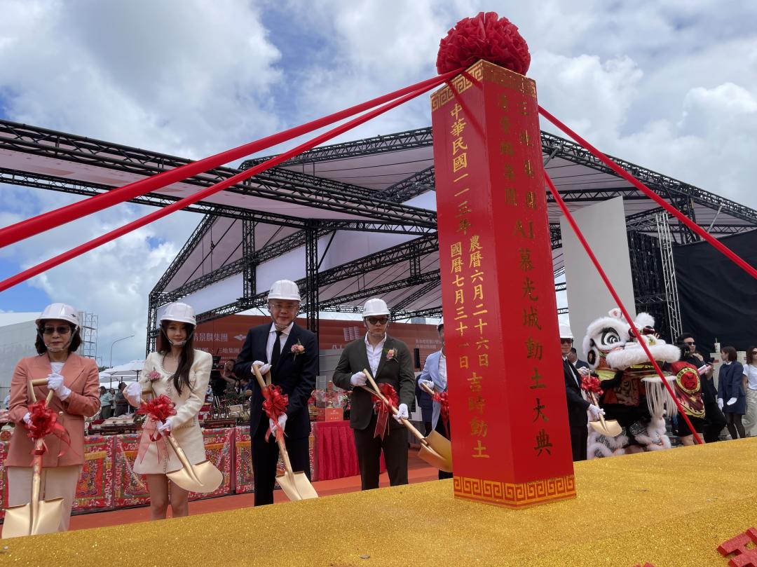 清景麟集團與三地集團強強聯手，今(31)日於前鎮區凱旋四路建案基地盛大展開「AI慕光城」動土典禮。